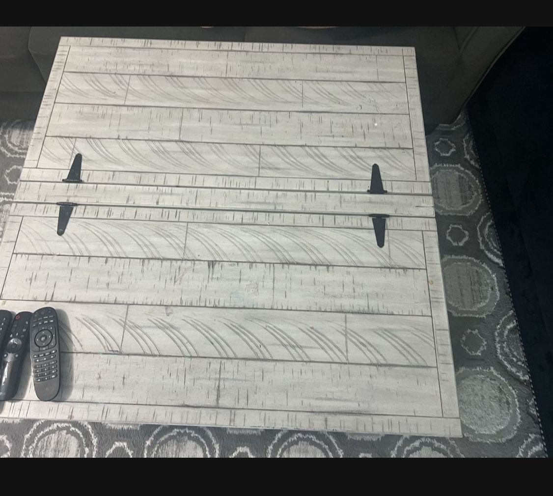 Tea Table With Carpet