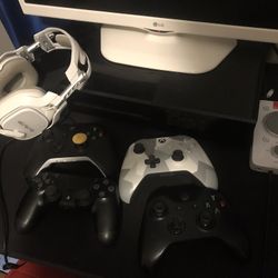 Selling Xbox Woth Acceries And Astros