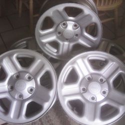 5 Jeep rims off 2012 Wrangler