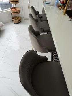 Kitchen Island Bar Stools – Set of 4 – $100