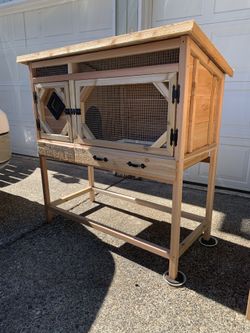 Cedar Rabbit Hutch 