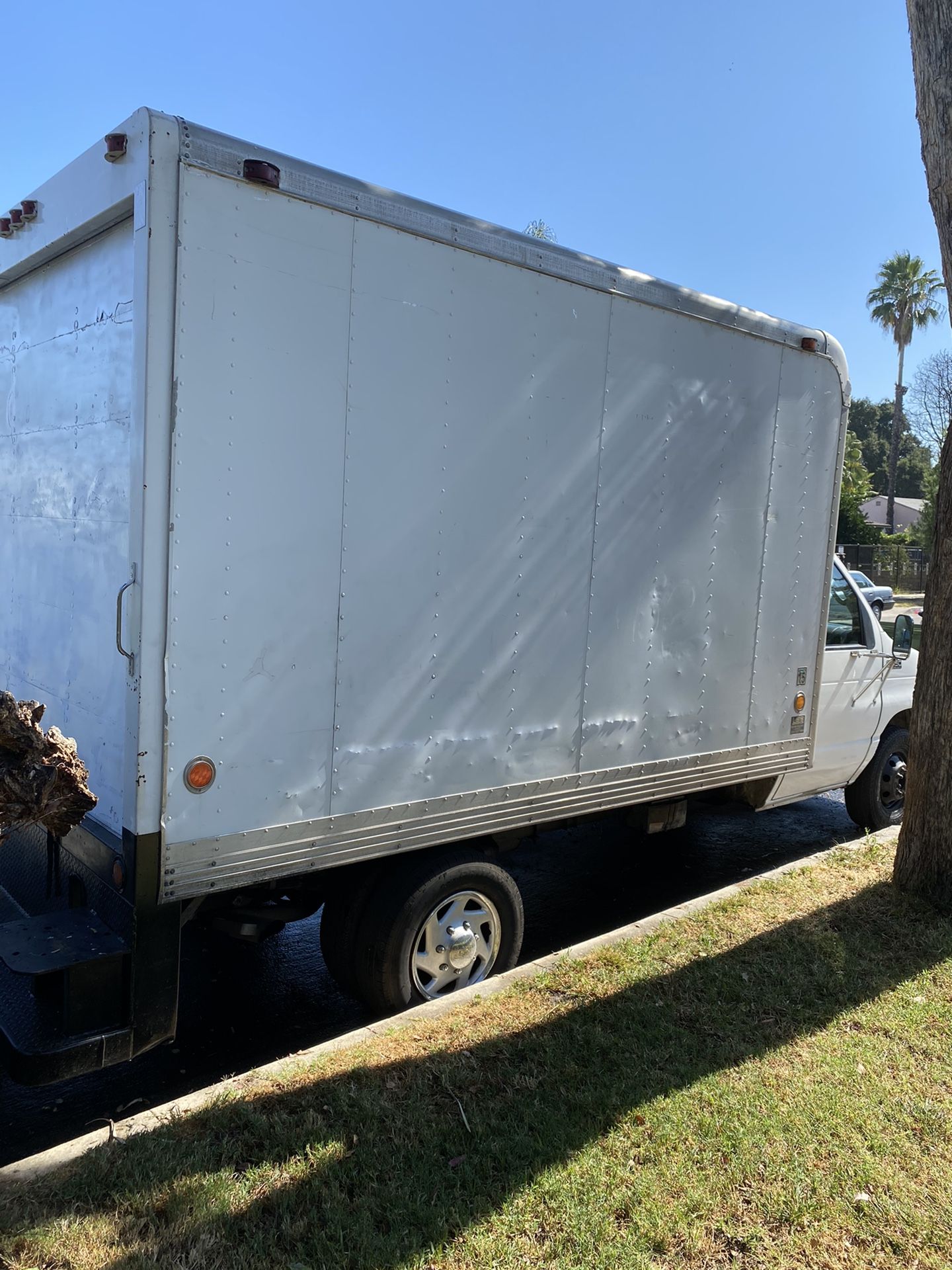 Moving box truck