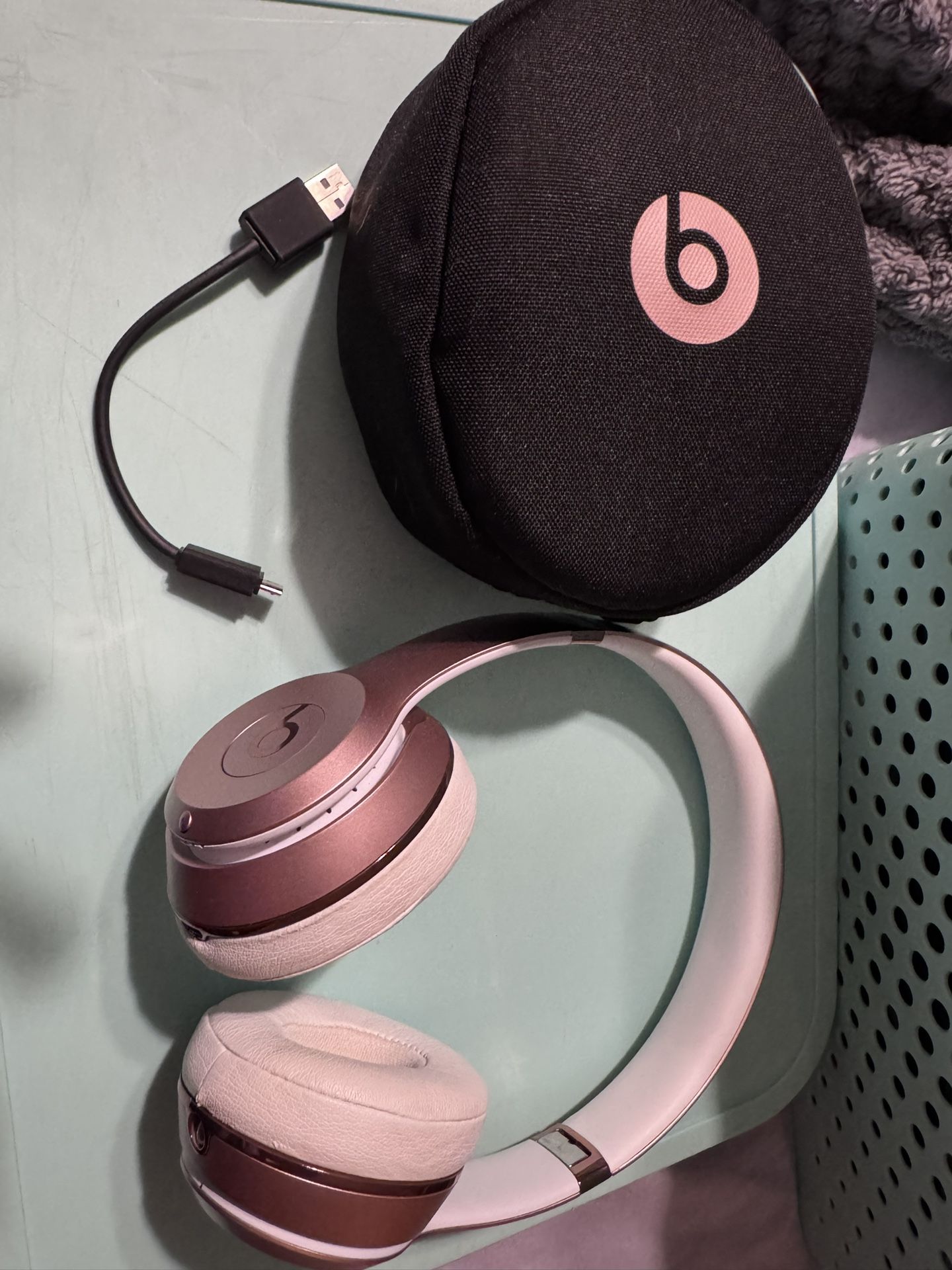 Beats Solo 4 In Rose Gold