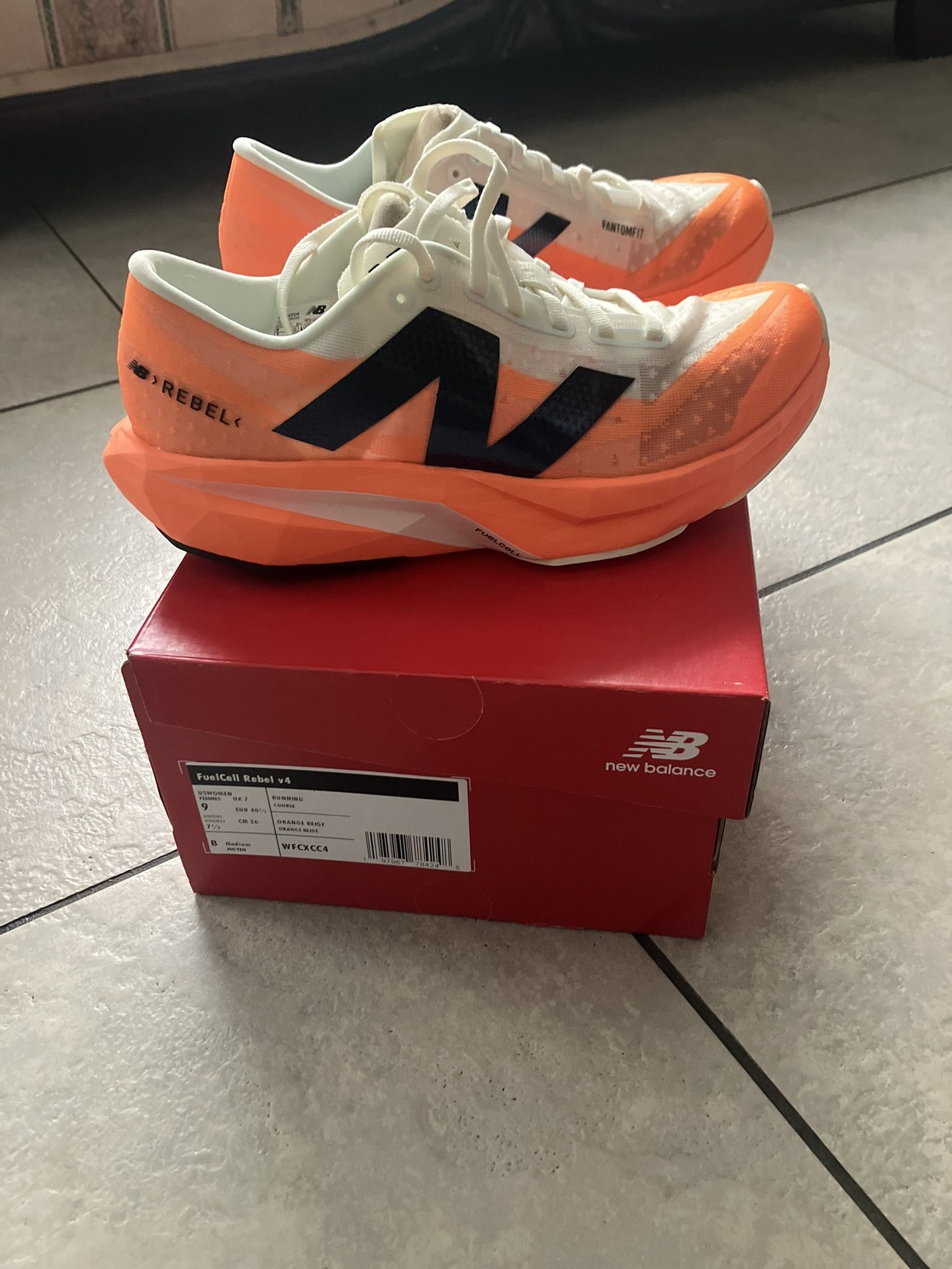 FuelCell Rebel v4 WOMEN RUNNING #9