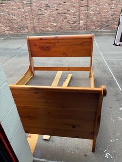 Wood queen sleigh bed