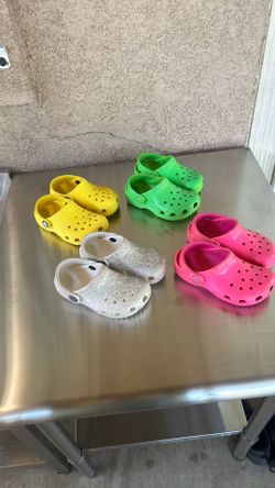 Toddlers crocks size 8