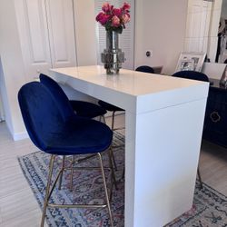 Modern White High Top Seats 4
