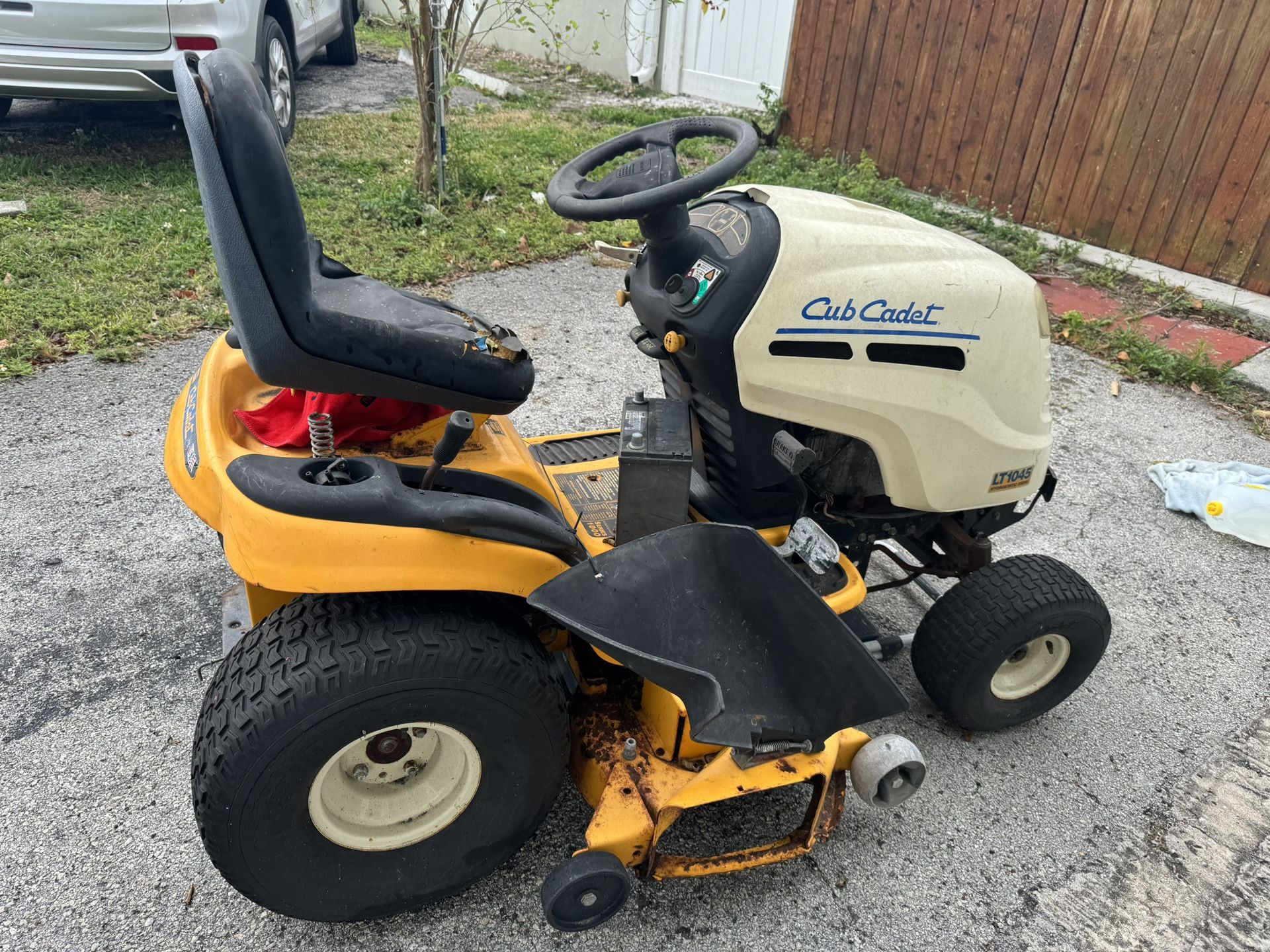 Cub Cadet Tractor Lt1050