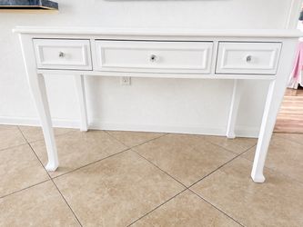 Neo classical desk for kids