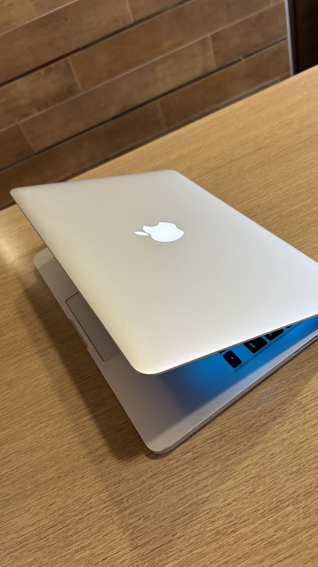 Apple MacBook Pro 13” Retina I5/8GB/256GB SSD $195
