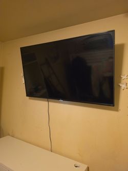 TCL Roku TV Large Flat Screen 48inch