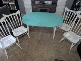 Vintage Oval Dining Table with 4 Chairs & 2 Extension Leaves
