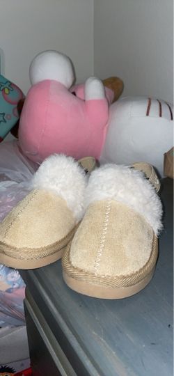 Toddler size 6 fur slippers
