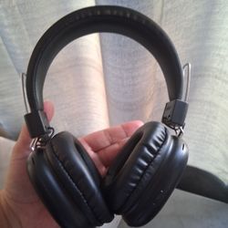 Headphones 