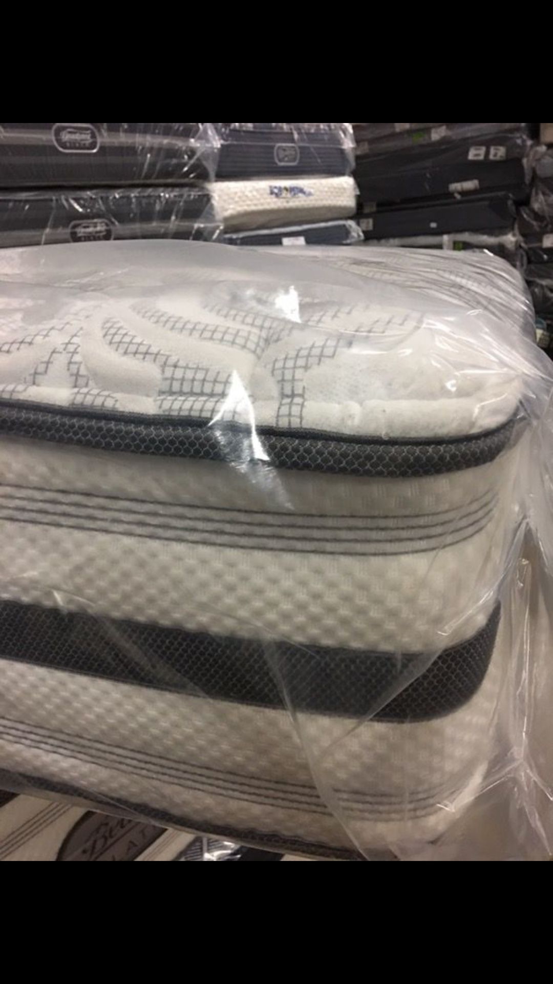 King size Beaty Rest Mattress With Splits Box spring We carry all sizes at Lowest prices and deliveries available too ( Habló Español)