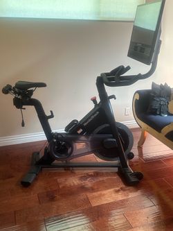 NordicTrack - 24 Studio Bike -Powered by iFIT