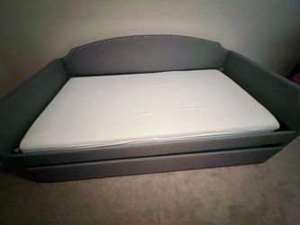 Twin Daybed / Trundle bed