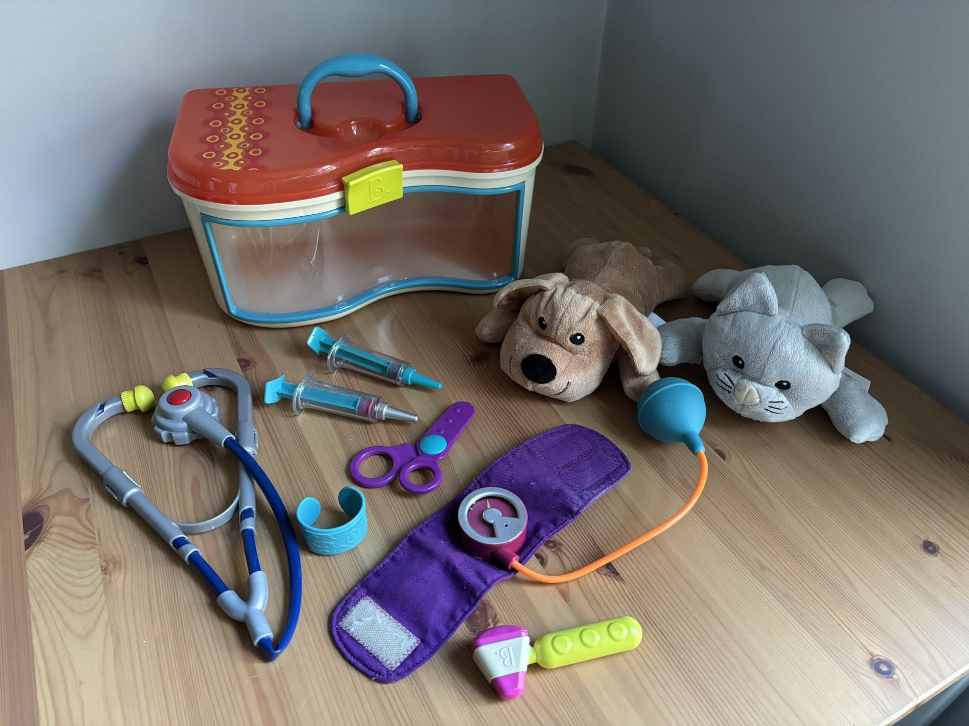 B Toys Doctor Veterinarian Kit Dramatic Play Kit Plus Melissa Doug Kitten 