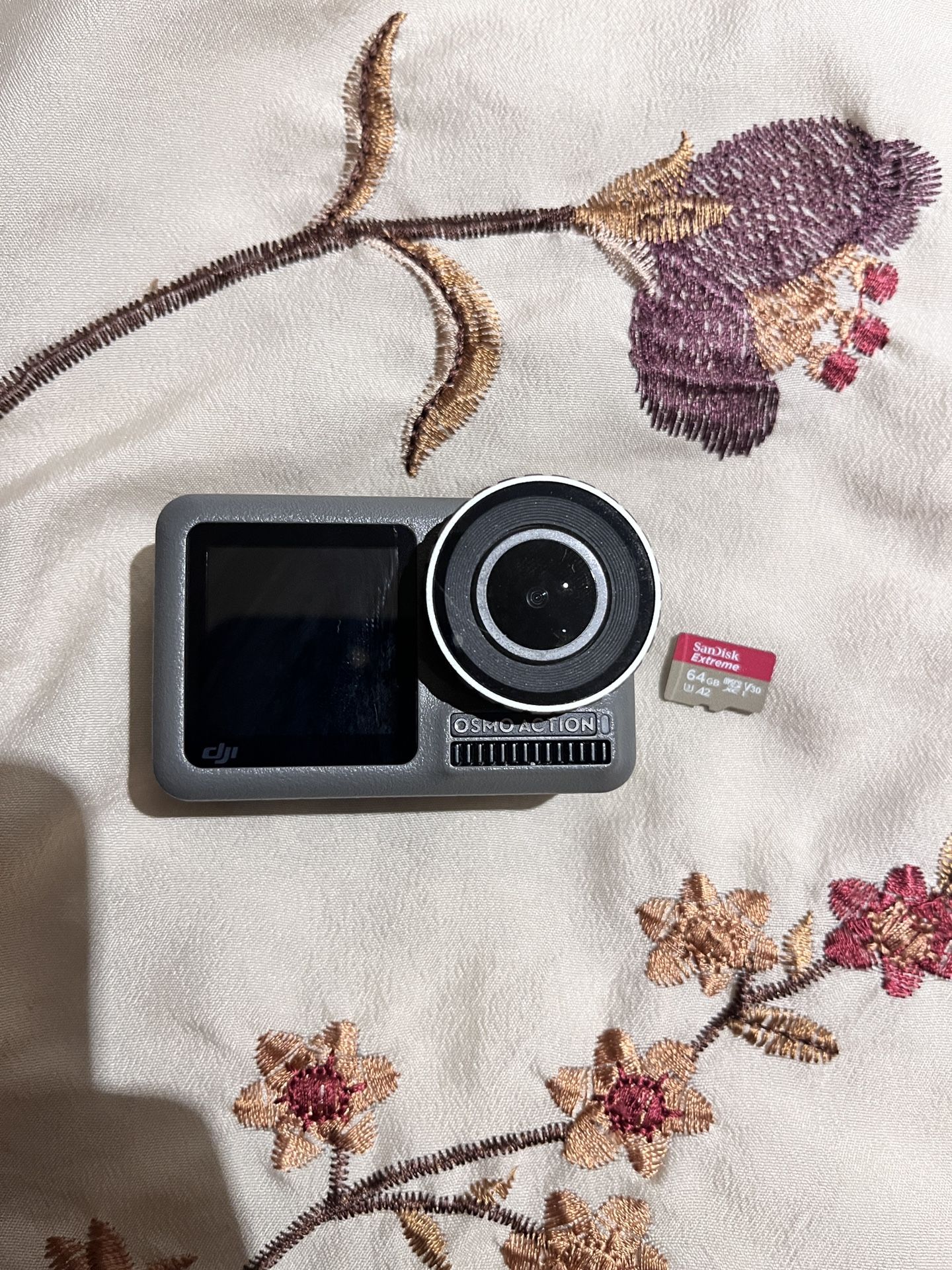 π₯ DJI Osmo Action Bundle β 4K Camera + 64GB SD + Mount Kit β Ready to Go!