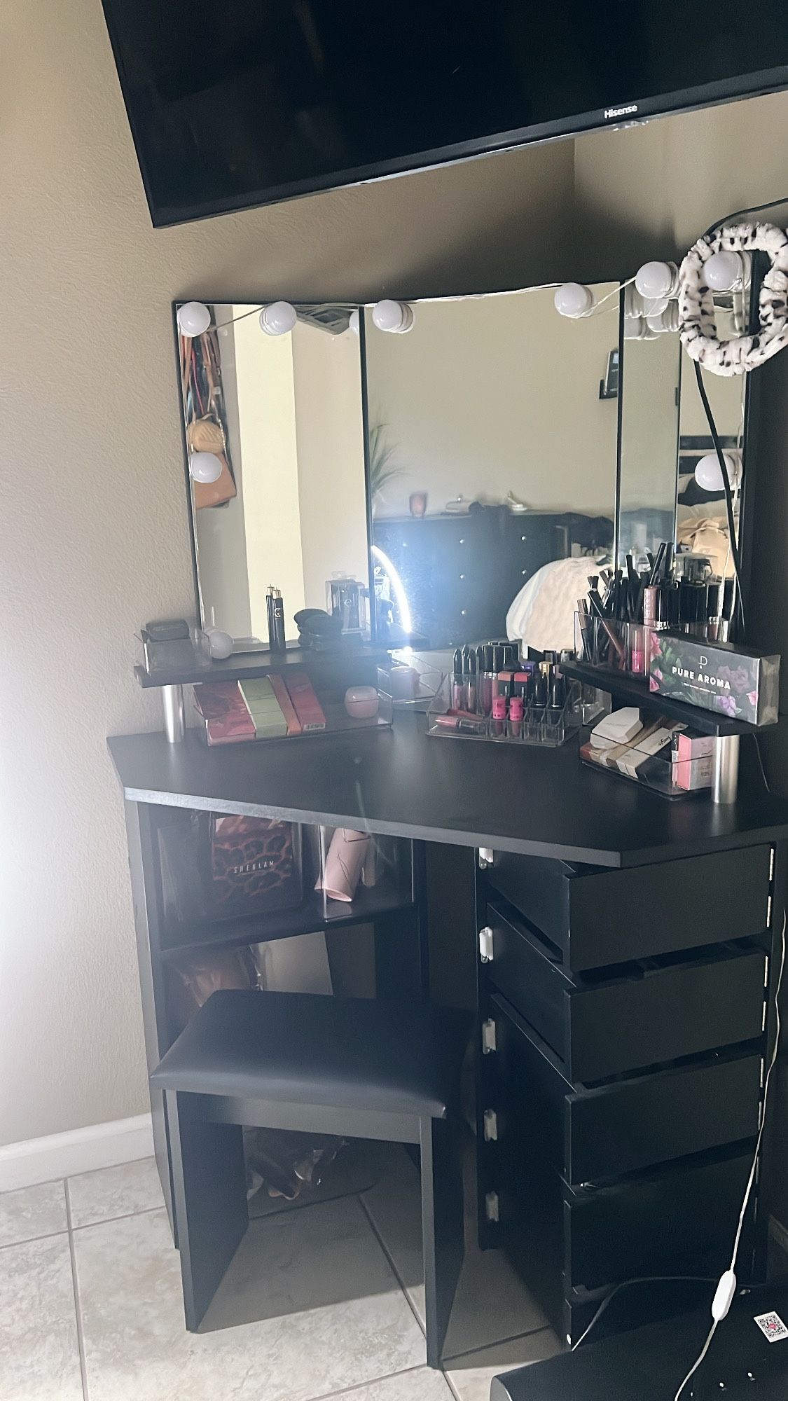 Black Vanity 