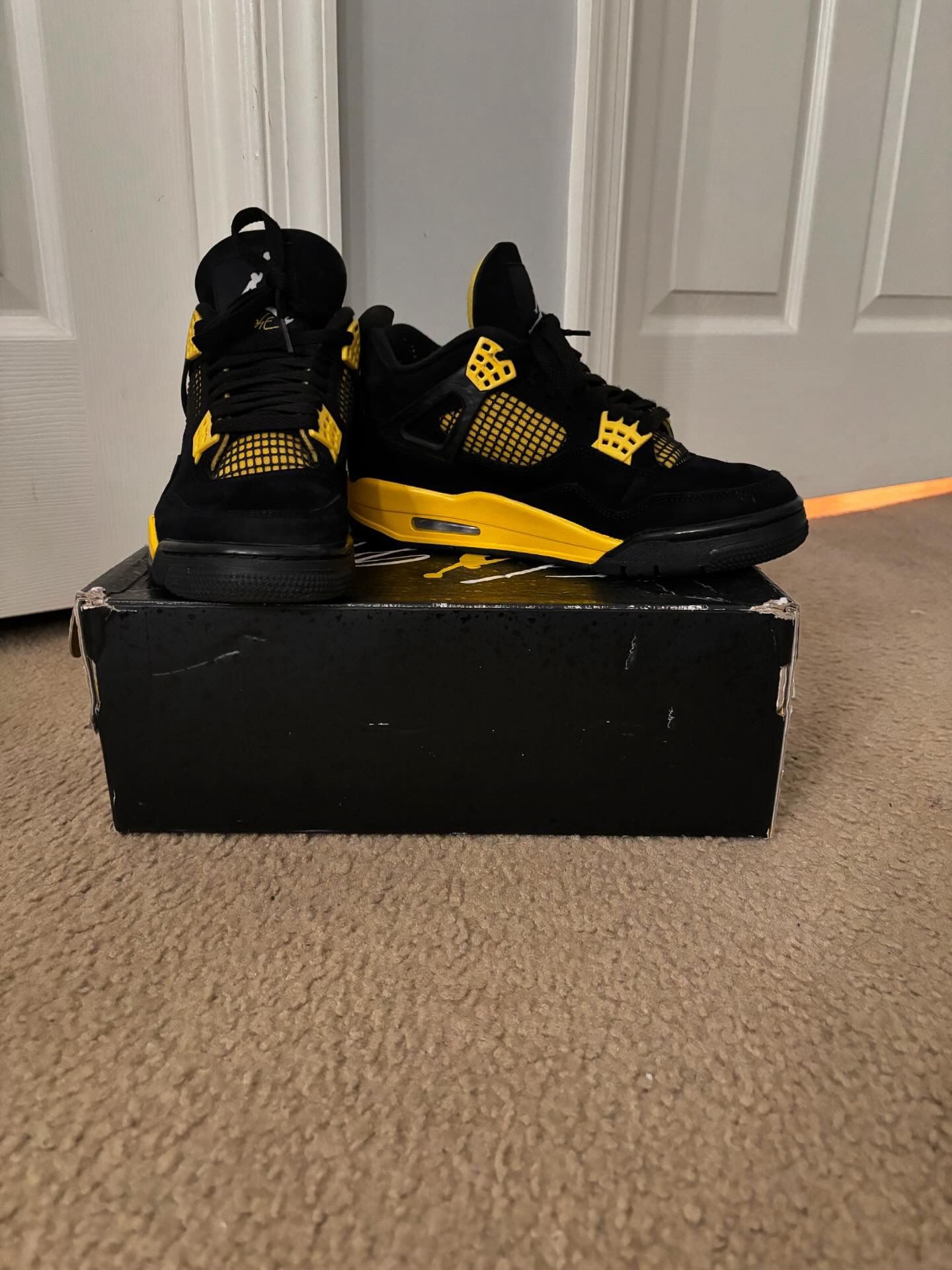 Yellow thunder Jordan 4’s