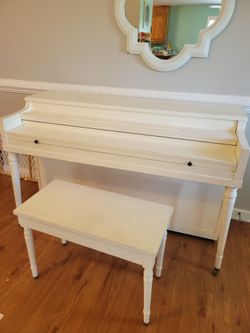 Free piano with storage bench