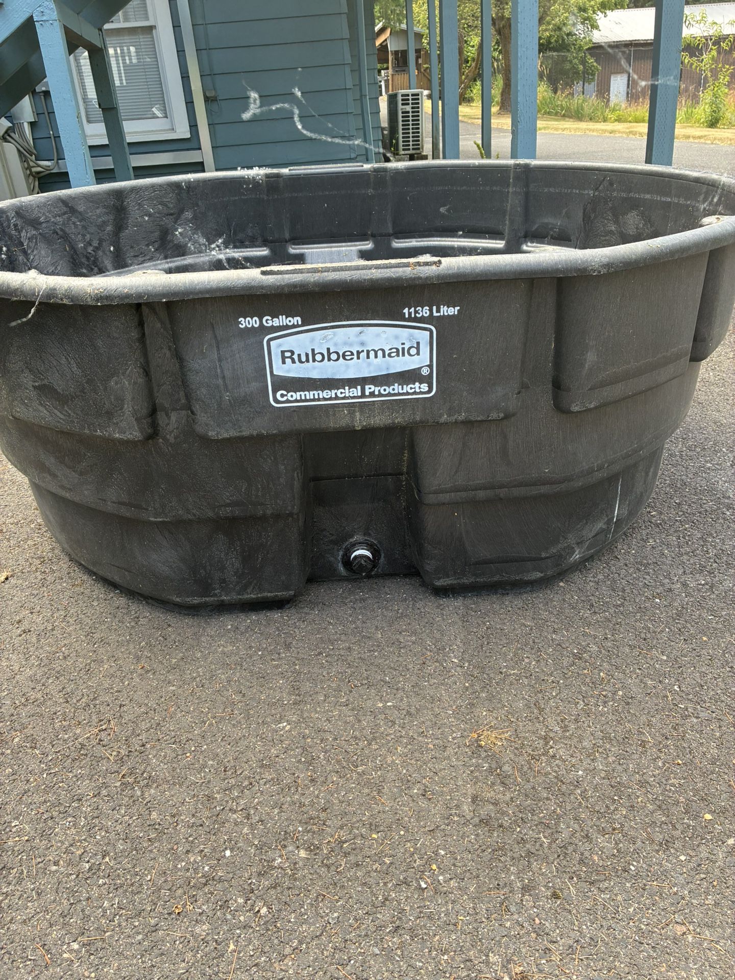 300 Gallon Water Tank