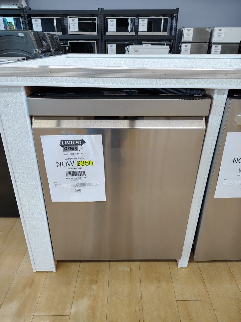 LG 24" Top Control Standard Dishwasher with QuadWash