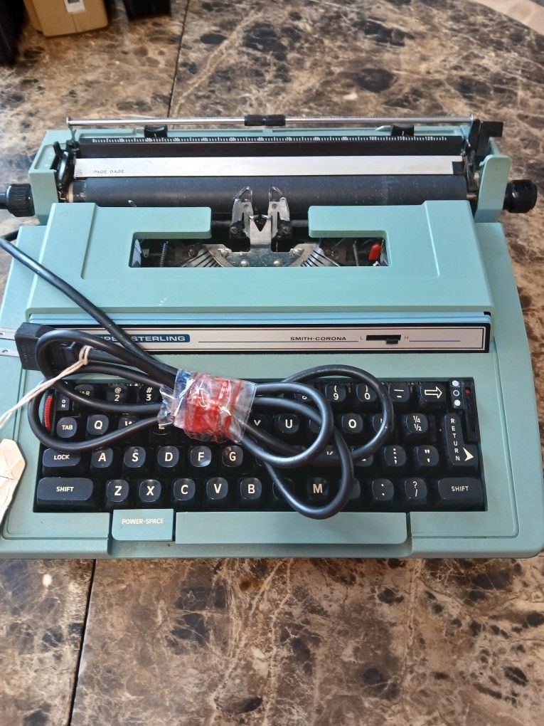 Vtg Smith-Corona Super Sterling, Model 3LRJ Electric Typewriter (Repair/parts)This vintage Smith-Corona Super Sterling Model 3LRJ electric typewrite