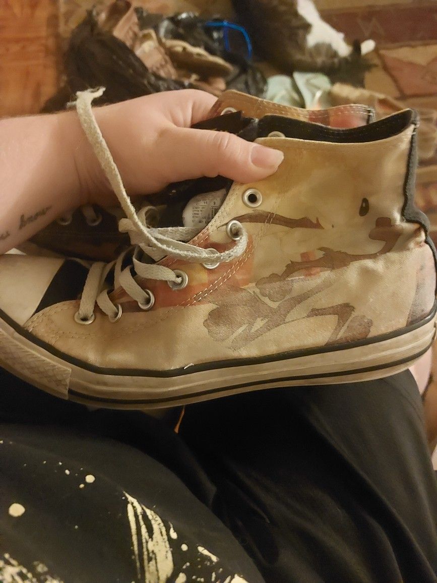Road Runner and Wile Coyote Converse Shoes size Mens Size 9 Women's size 11