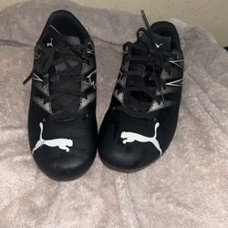 Boys Soccer Shoes Size 3.5
