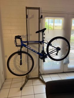 Huffy Rock Creek Mountain Bike, 2-Bike Stand + Lock, Lights