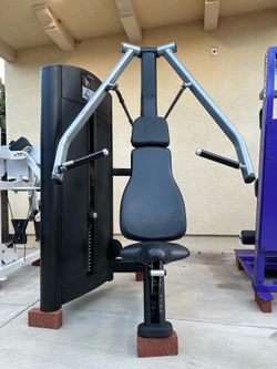 Life fitness signature series chest press