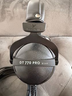 Beyerdynamic DT 770 PRO, 80 Ohm, Closed Back, Over Ear, Wired Professional Studio Headphones
