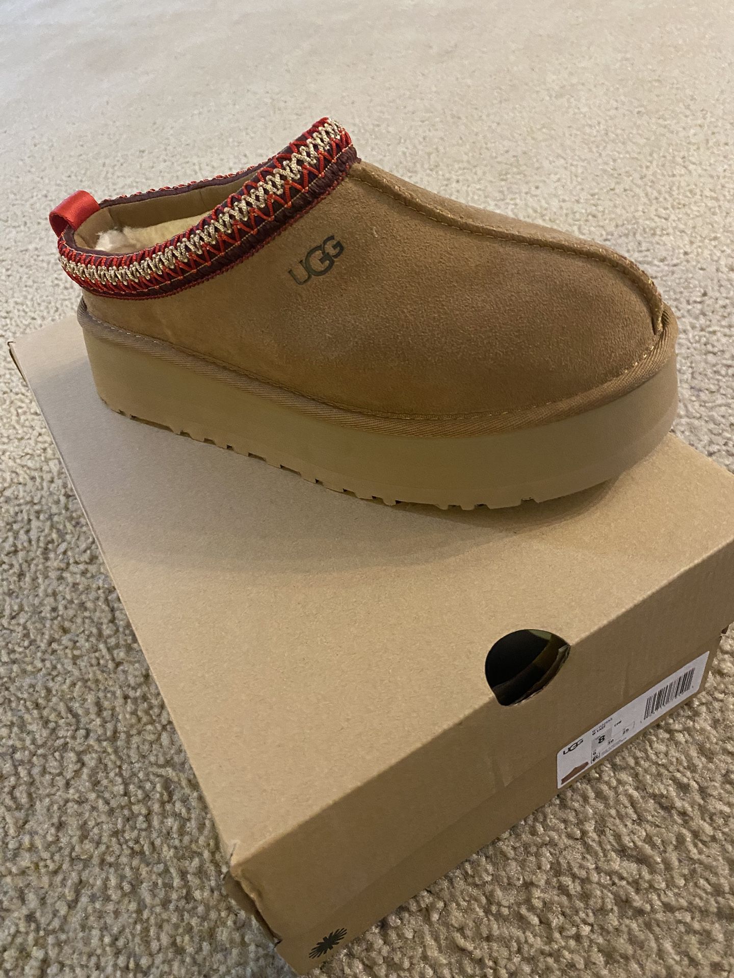 UGG  Tazz Platform Size 8 