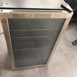 Insignia Beverage Cooler Mini Fridge 