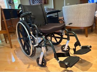 Sunrise Medical "Breezy Ultra 4" Wide Wheelchair (18 in. Seat width)