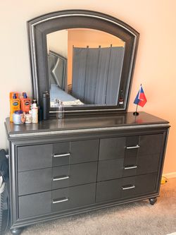 Elegant Black Glam Bedroom Set – Bed, Dresser, Mirror & Nightstand 🖤