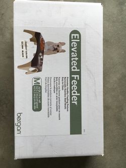 Elevated Dog Feeder