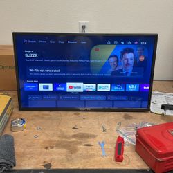 32" Smart Flat Screen Tv With Wall Mount 