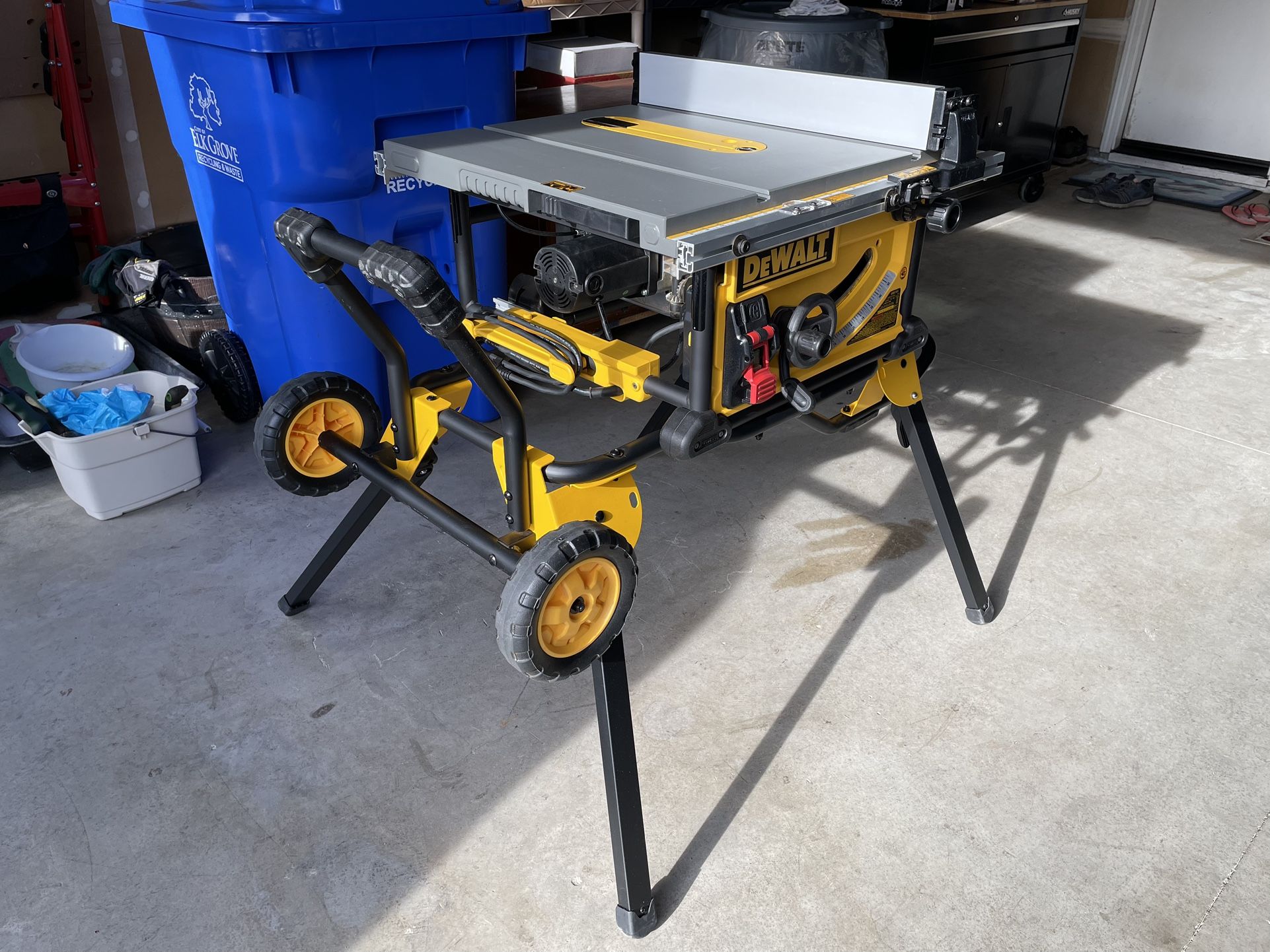 Dewalt DWE-7491 Contractor Table Saw w/ DWE-74911 Rolling Table Saw Stand