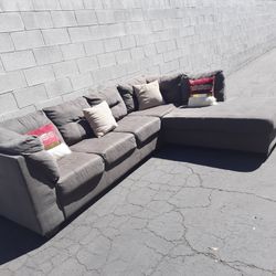 Modern sectional couch Gray, like new