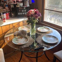 Glass Tabel And 4 Chairs