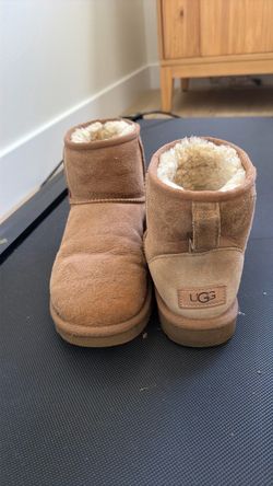 Women’s UGG Classic Mini Color Chestnut Size 6 US