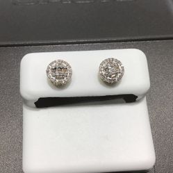 10k Gold With Diamond Earring!!