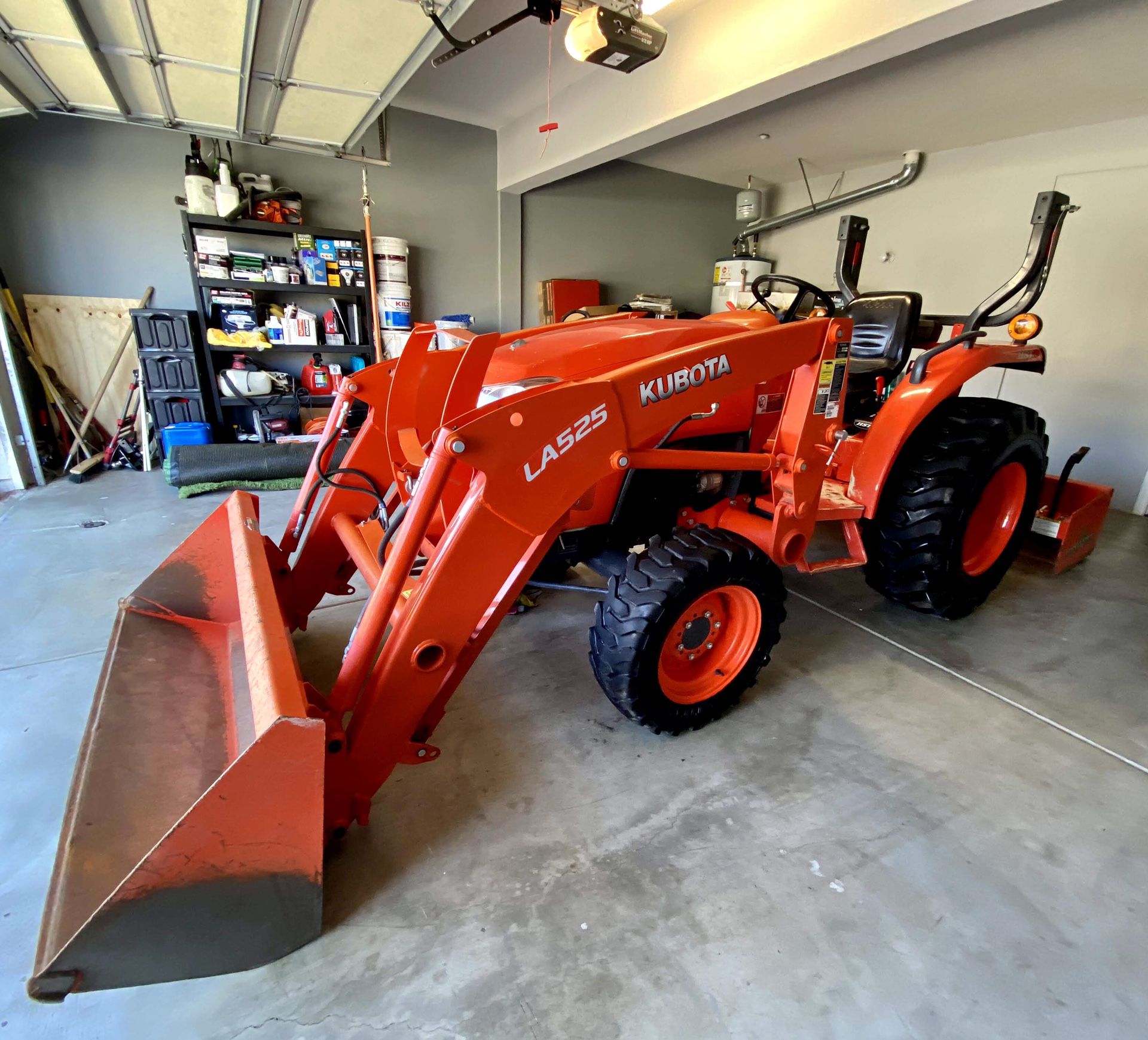 2016 KUBOTA Tractor L2501 with LA525 Loader with bucket and scraper