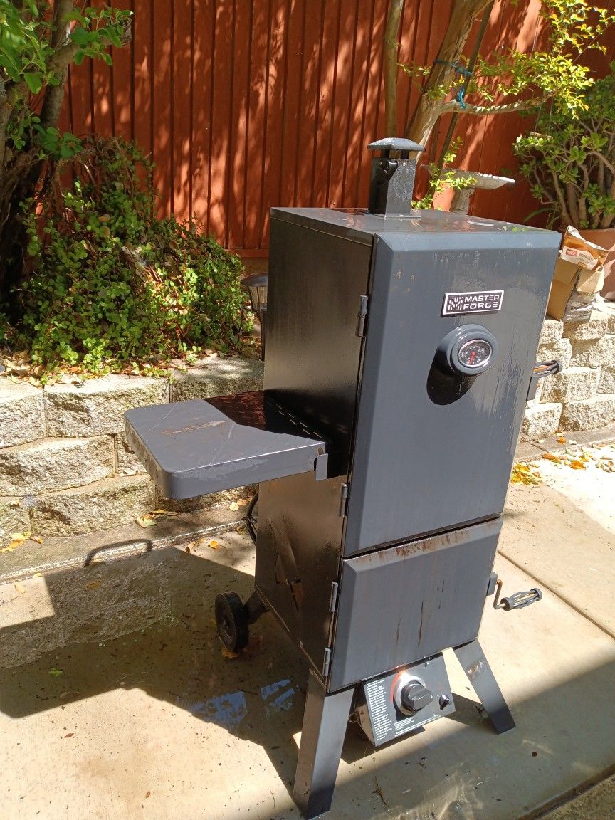 MASTER FORGE SMOKER