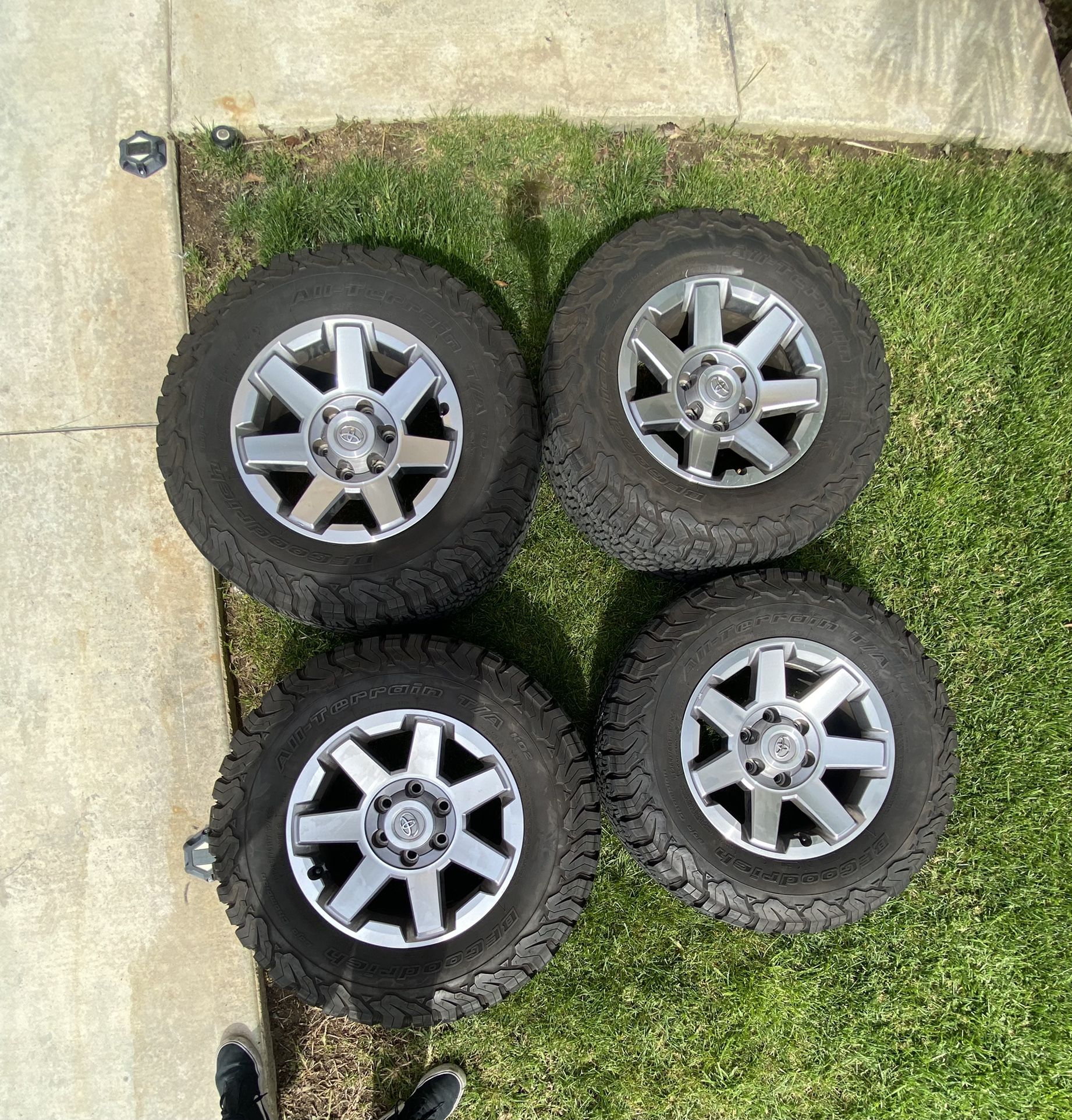 Toyota 4Runner Trail Wheels 17x7.5 and BF Goodrich KO2