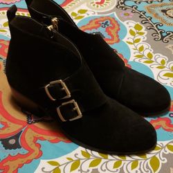 Ellen Tracy brand new suede ankle bootie size 8.5M