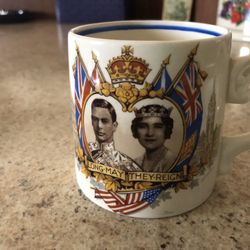 Memorabilia mug of Queen Marry and King George
